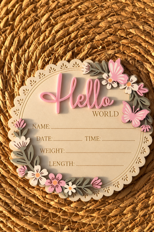 Табелка “Hello World”за новородено момиче
